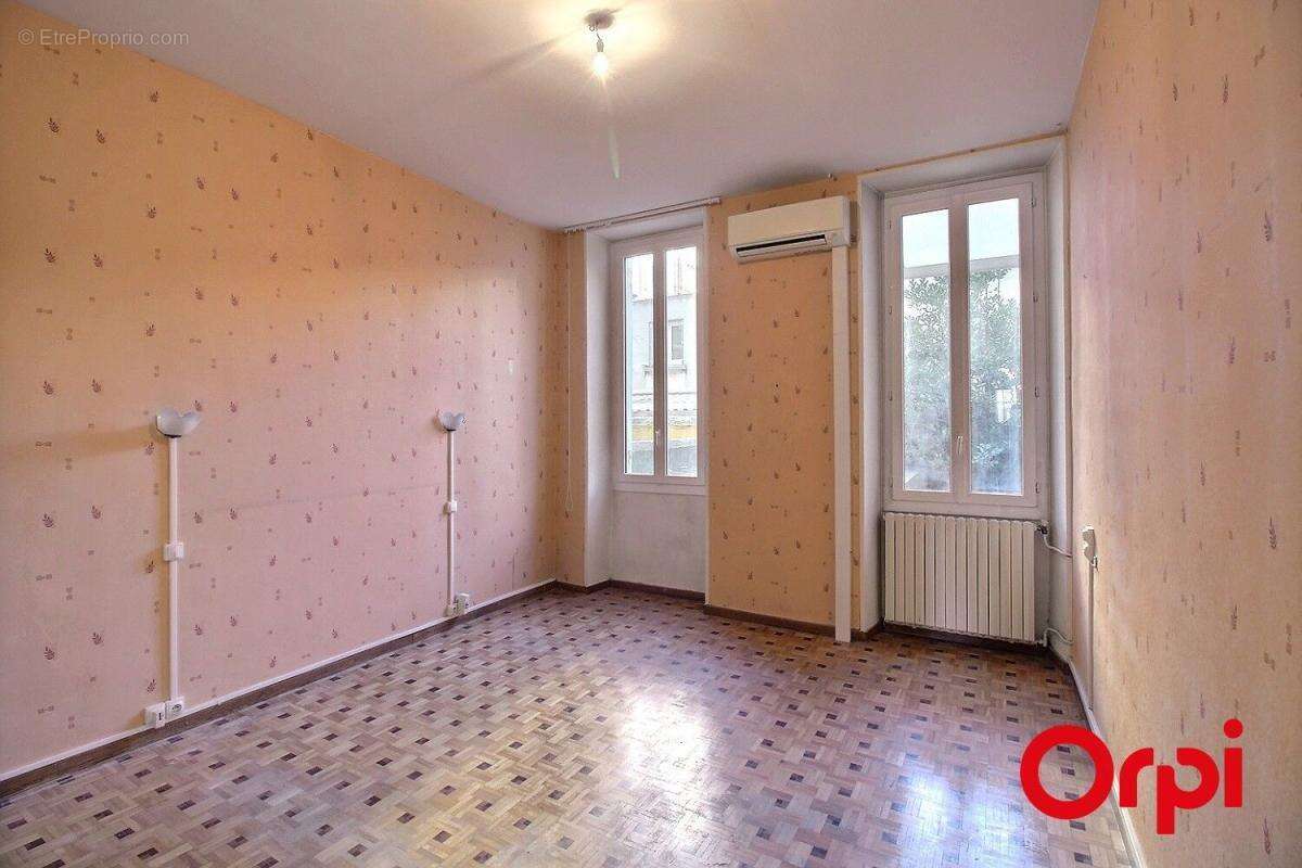 Appartement à MARSEILLE-5E