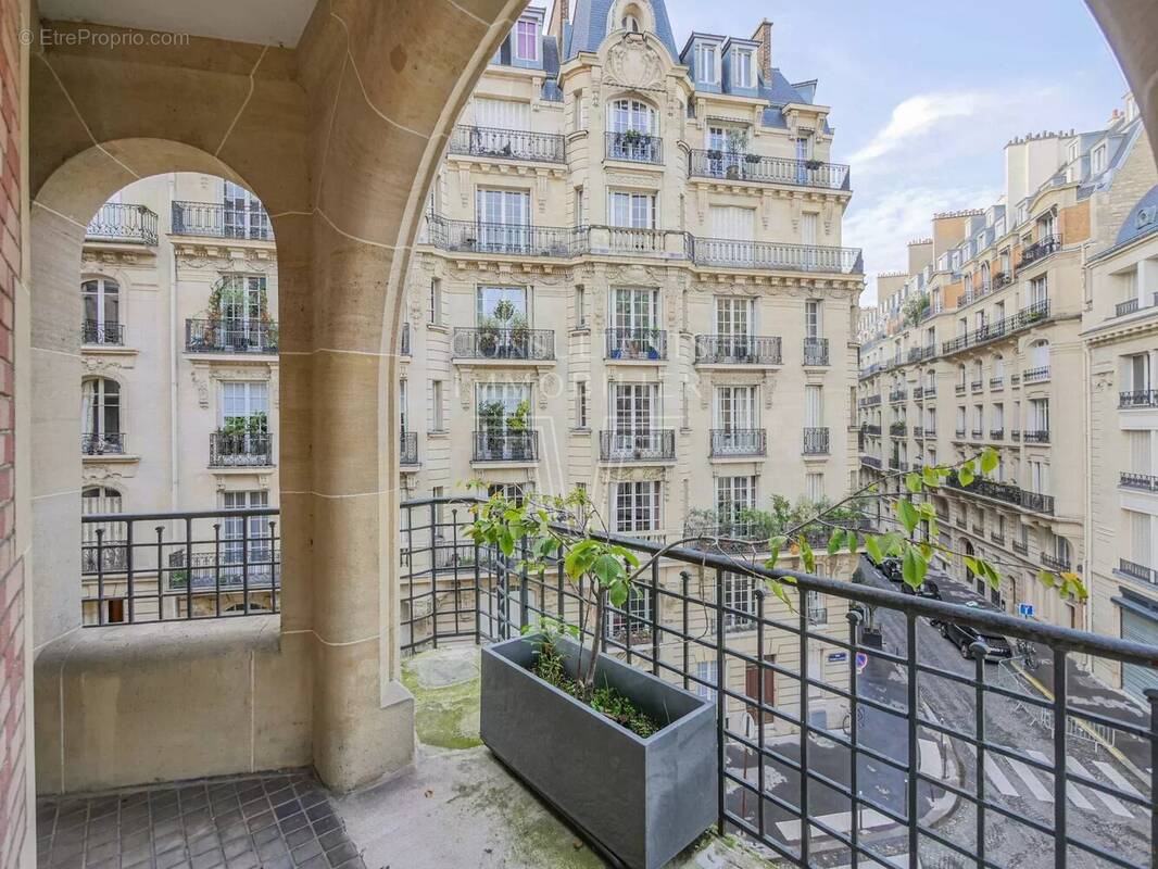 Appartement à PARIS-17E