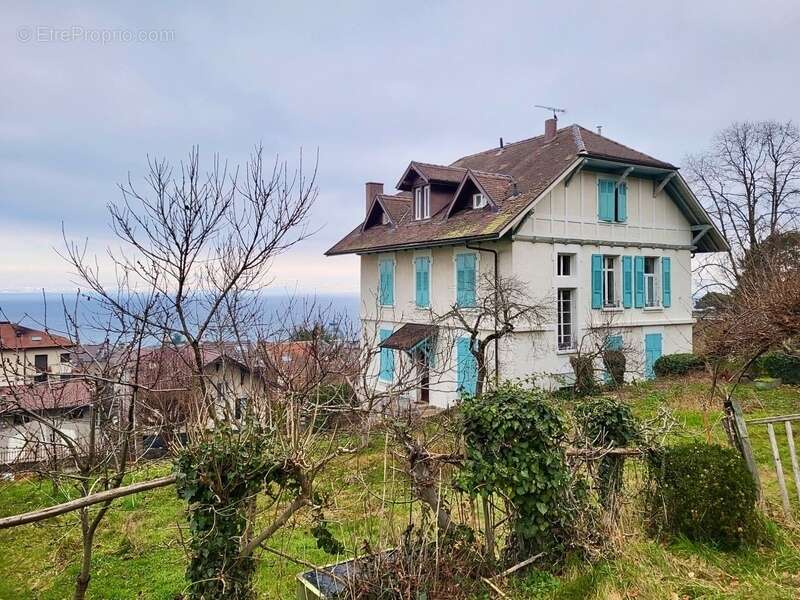 Appartement à EVIAN-LES-BAINS