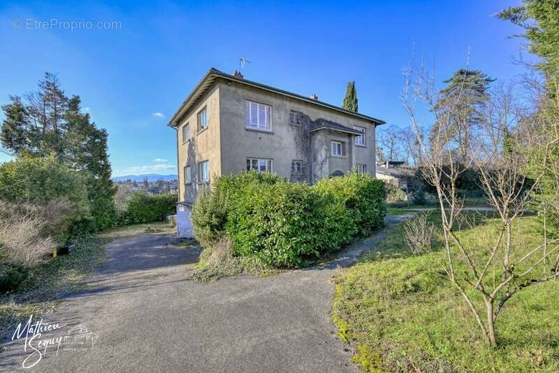 Appartement à CHARBONNIERES-LES-BAINS