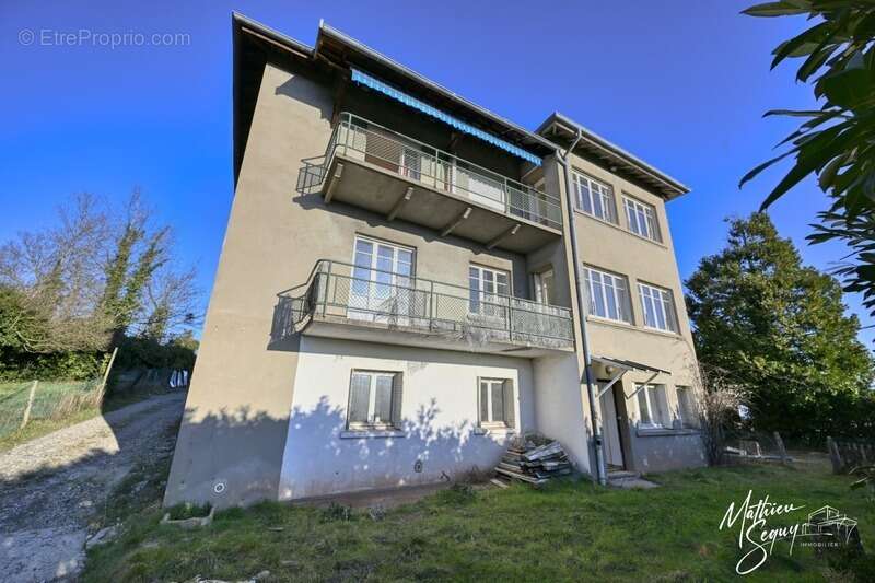 Appartement à CHARBONNIERES-LES-BAINS