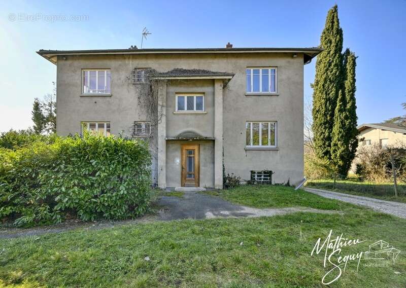 Appartement à CHARBONNIERES-LES-BAINS