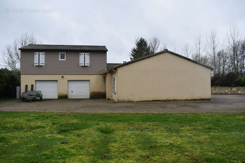 Maison à CHEF-BOUTONNE