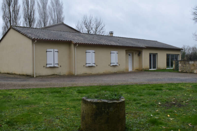 Maison à CHEF-BOUTONNE