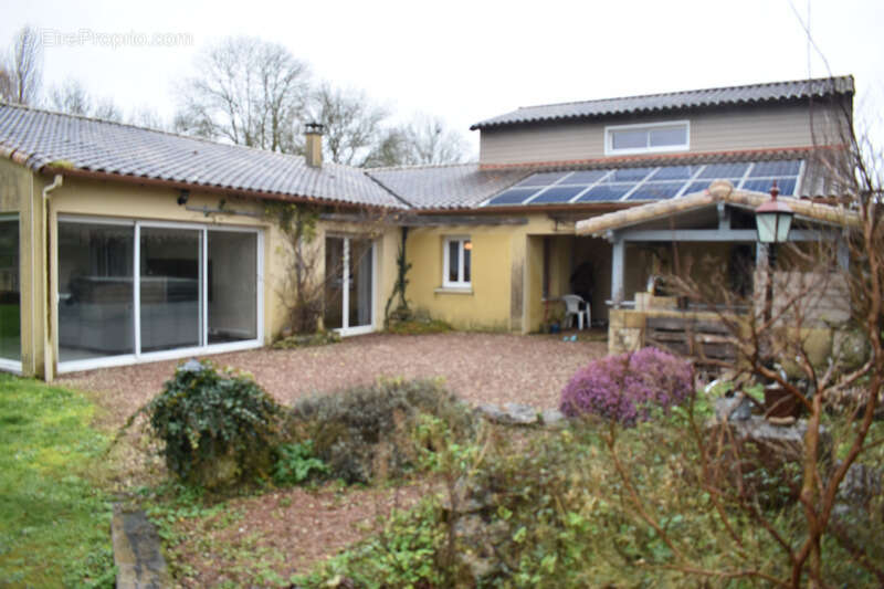 Maison à CHEF-BOUTONNE