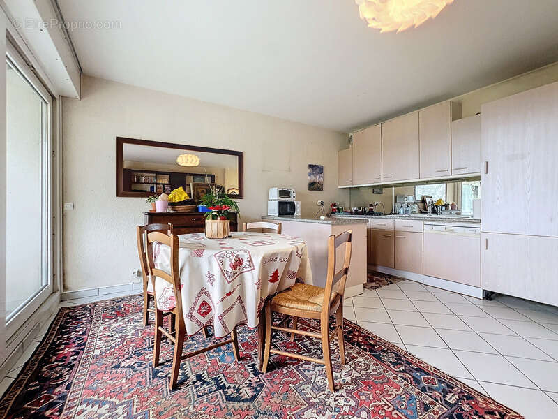 Appartement à PREVESSIN-MOENS