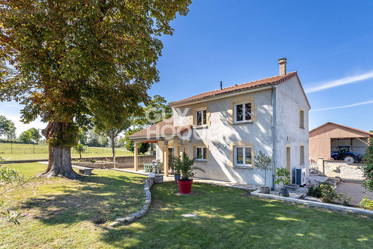 Maison à SAINT-DENIS-COMBARNAZAT