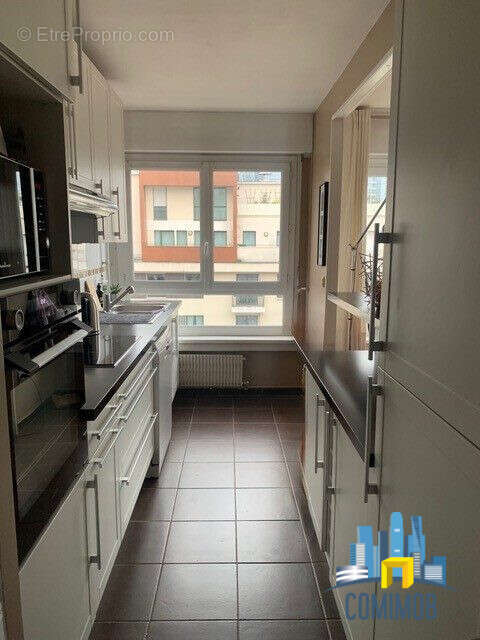 Appartement à COURBEVOIE