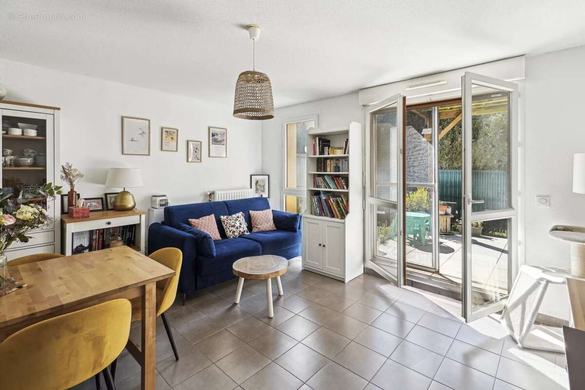 Appartement à GENAY