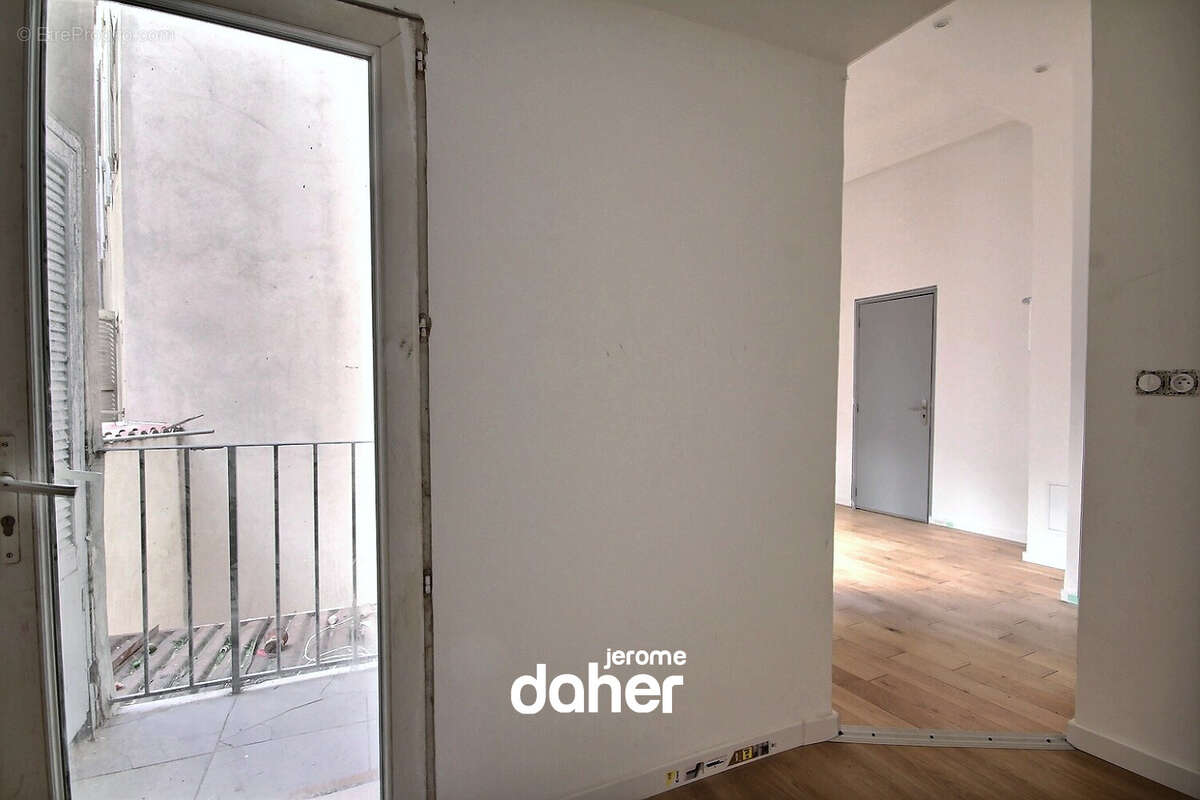 Appartement à MARSEILLE-1E