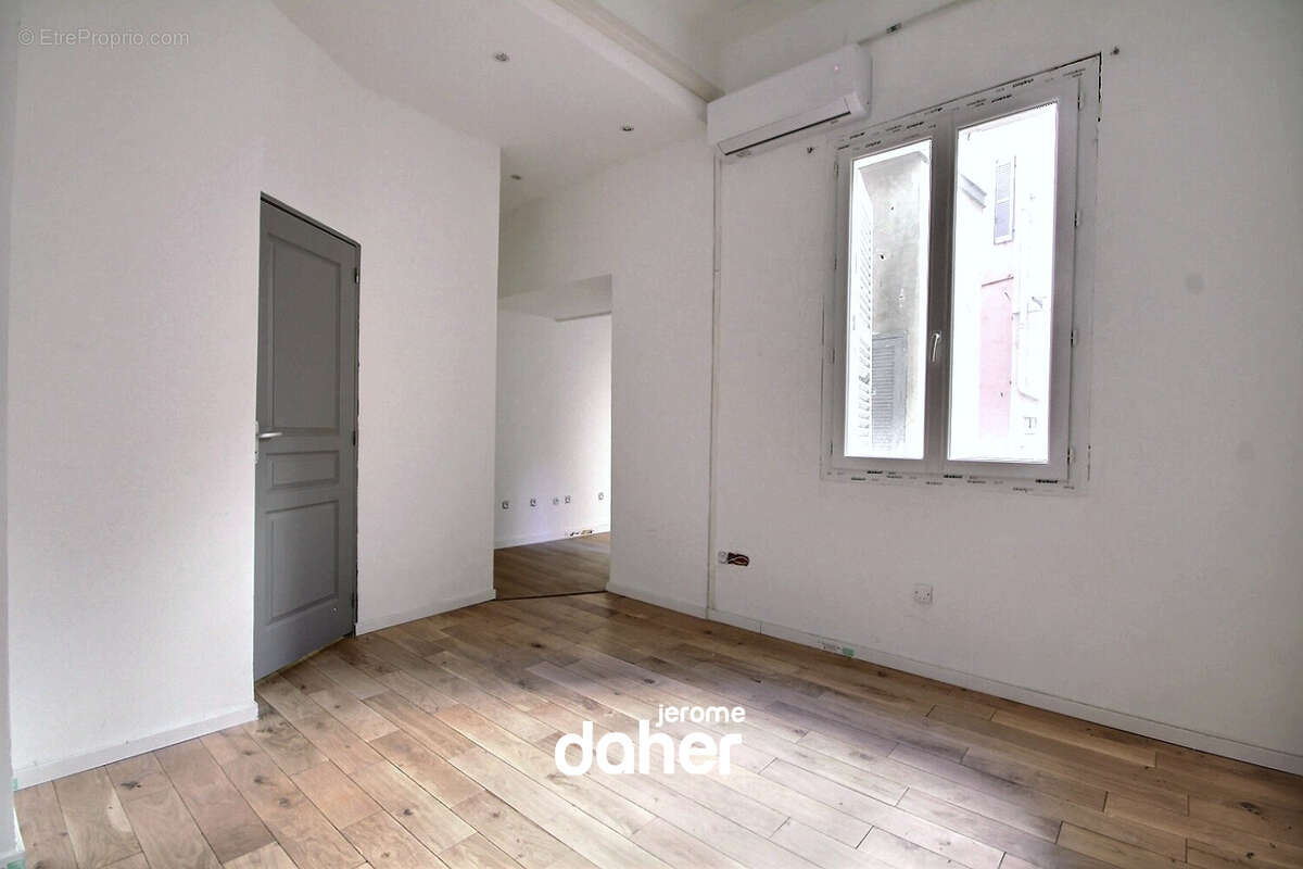 Appartement à MARSEILLE-1E