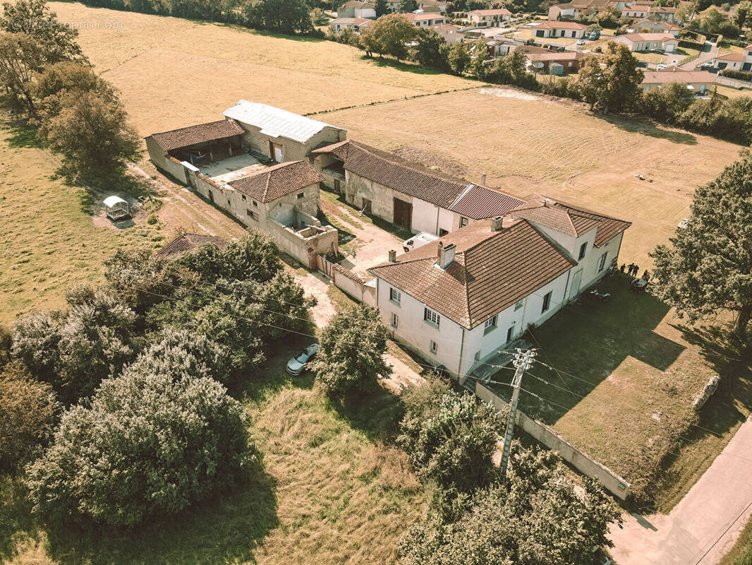 Maison à MIZERIEUX