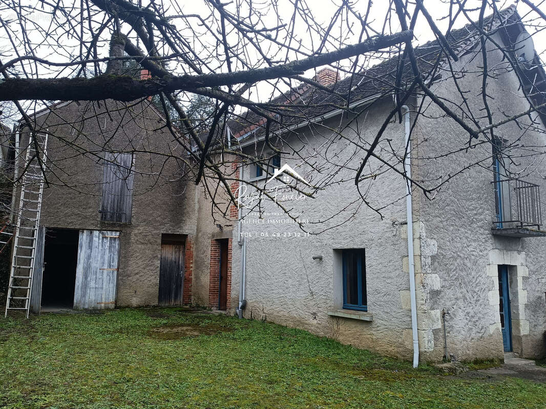 Logement 1 avec sa dépendance  - Maison à DANGE-SAINT-ROMAIN