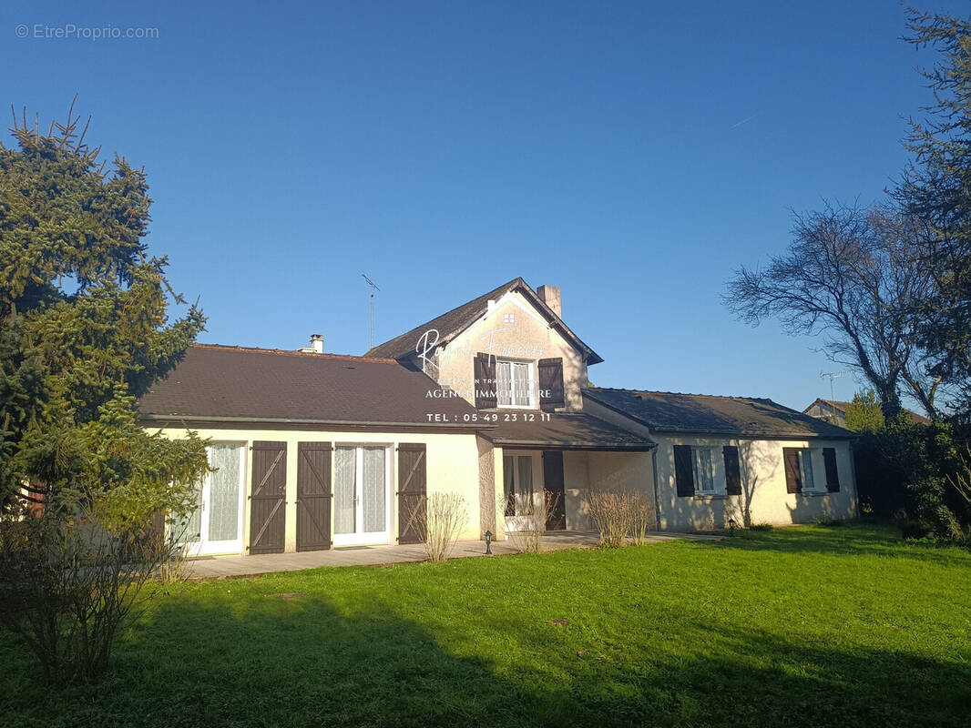 Propriété de 172 m2 hab - Maison à LA CELLE-SAINT-AVANT