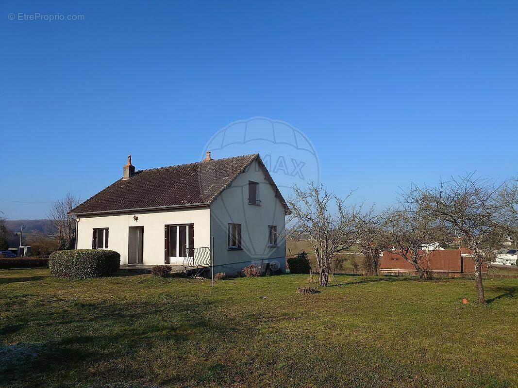 Maison à LUZY