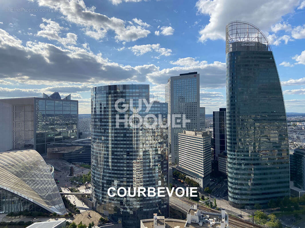 Appartement à COURBEVOIE