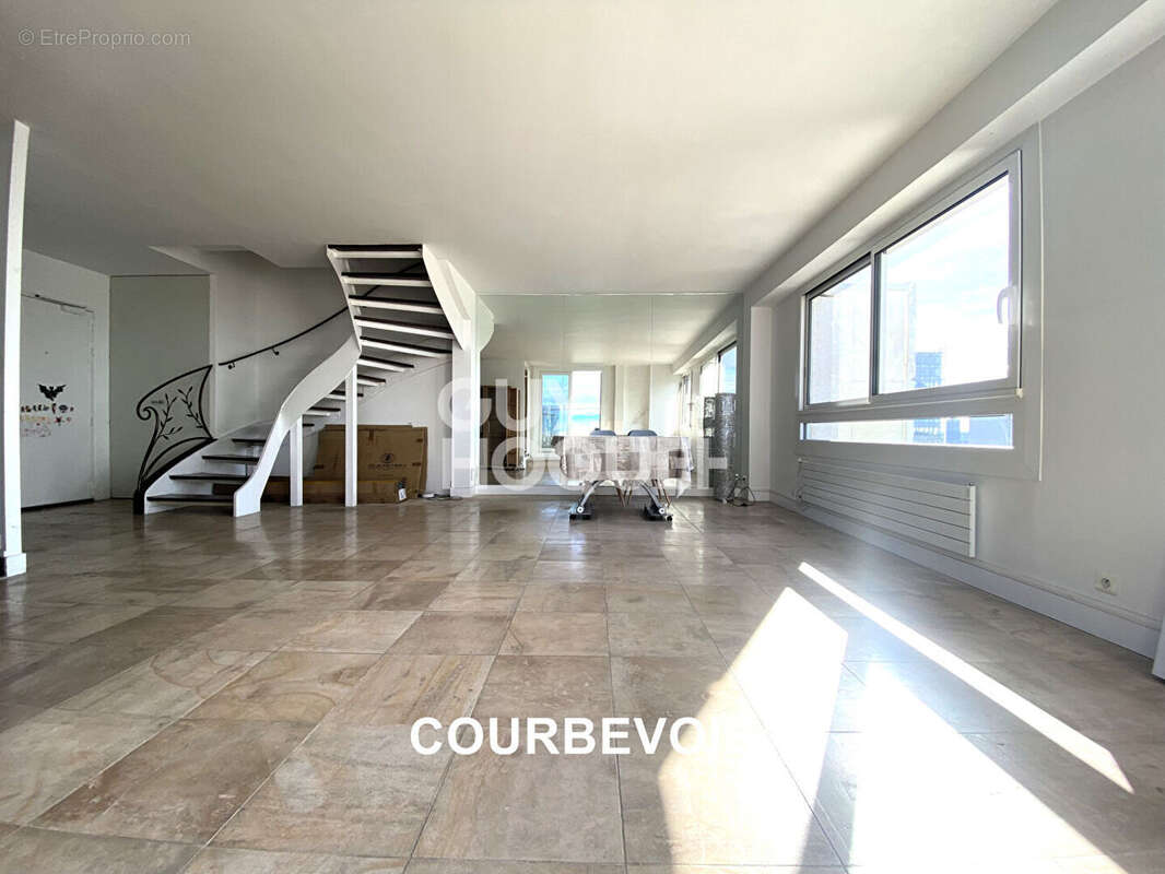 Appartement à COURBEVOIE