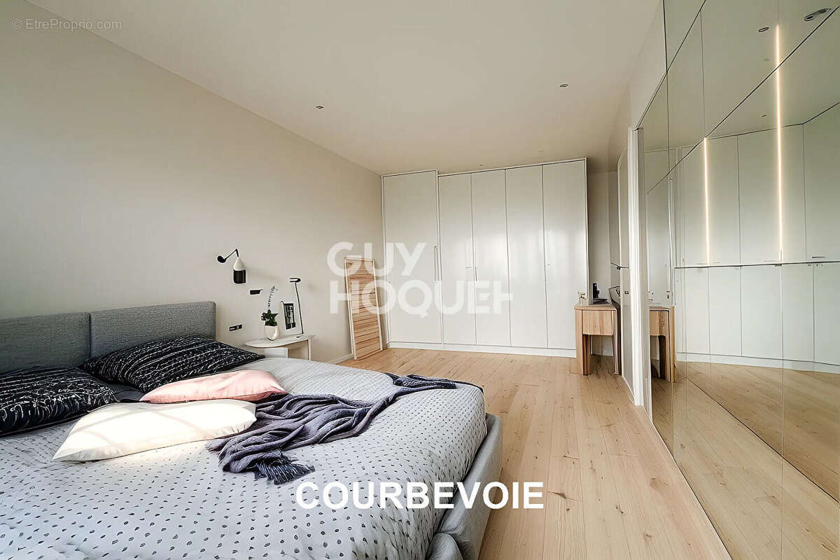 Appartement à COURBEVOIE