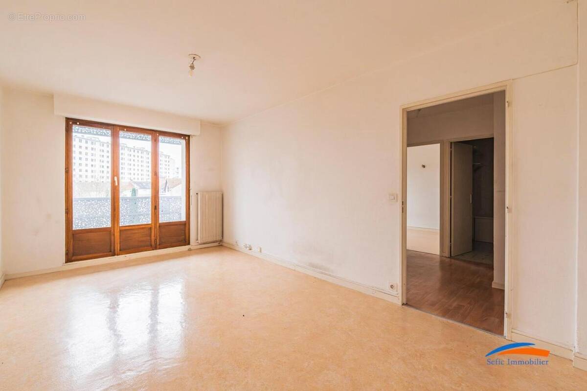   - Appartement à REIMS