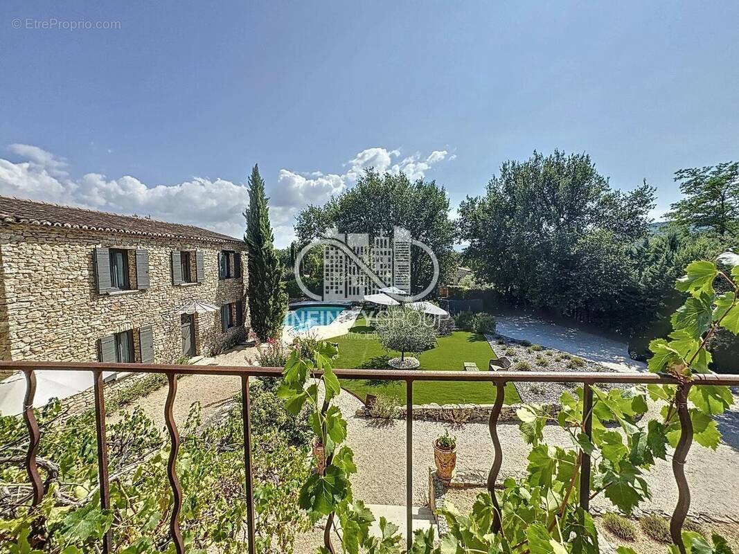 Maison à GORDES