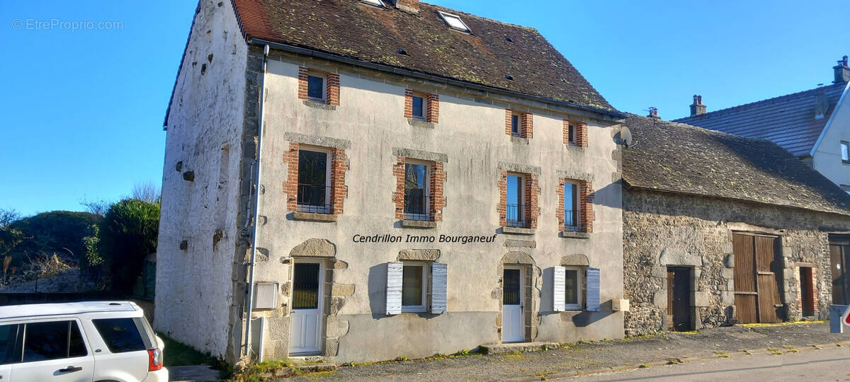 Maison à SAINT-SULPICE-LES-CHAMPS