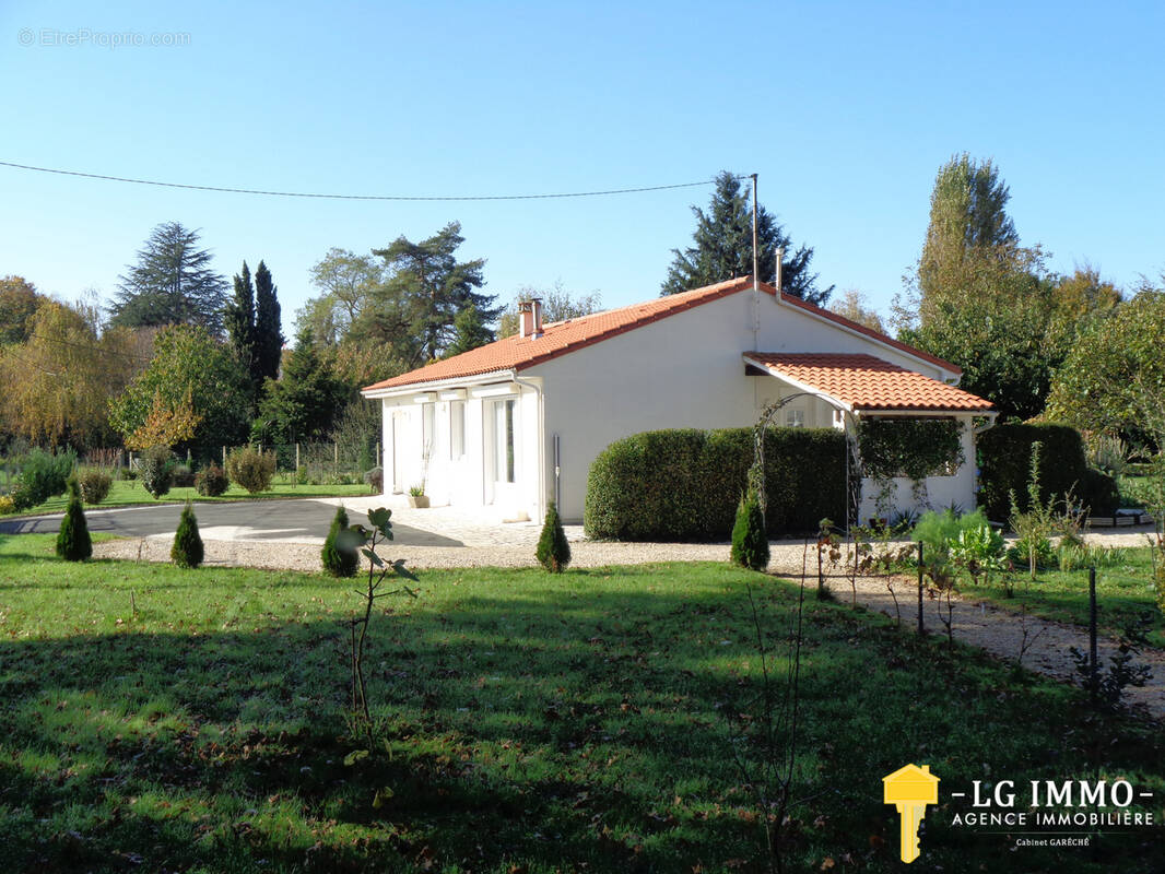 Maison à RIOUX