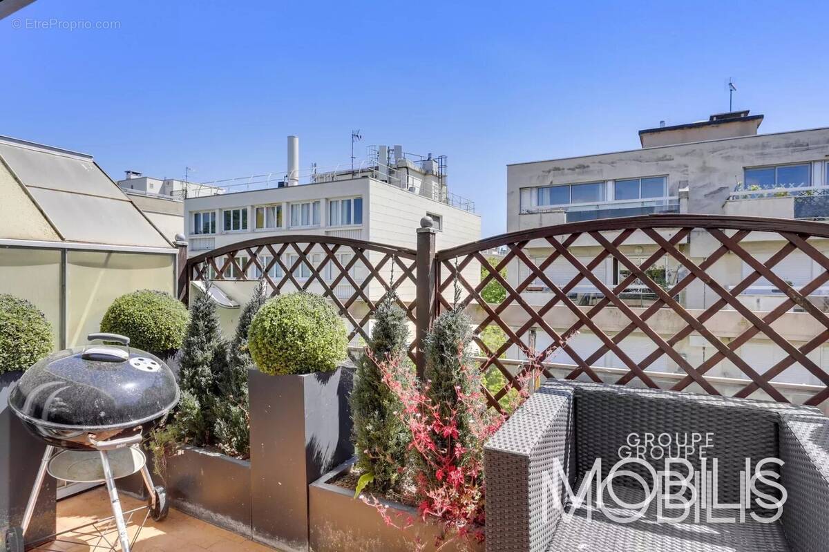 Appartement à NEUILLY-SUR-SEINE