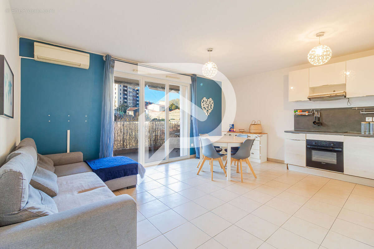 Appartement à MARSEILLE-3E