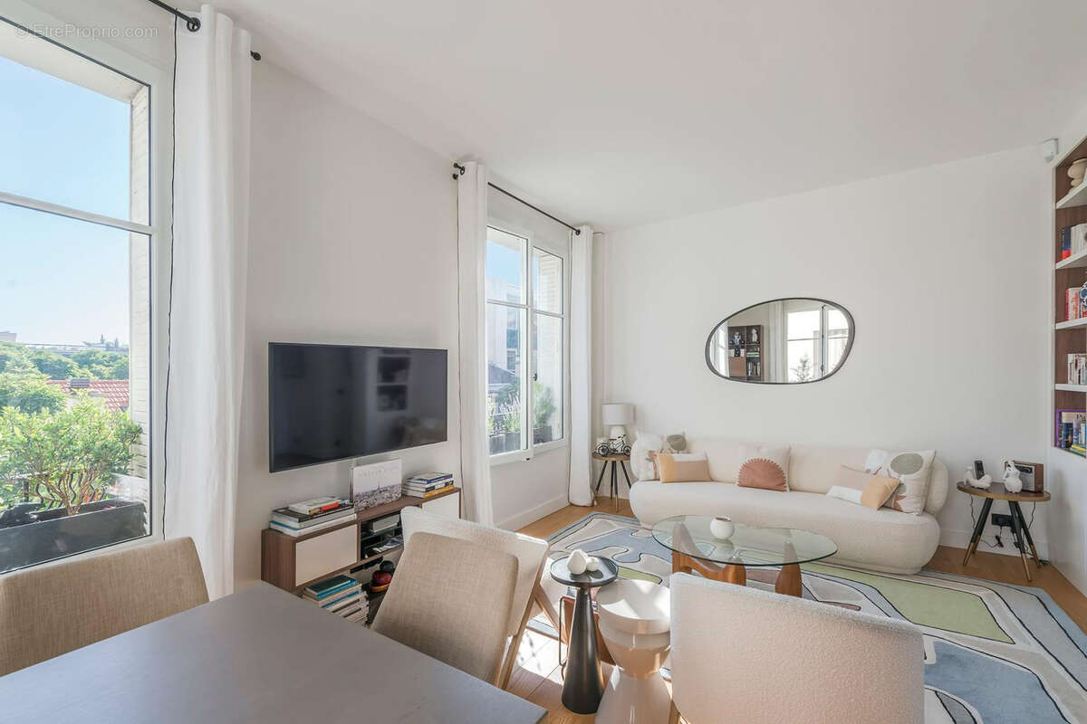 Appartement à NEUILLY-SUR-SEINE