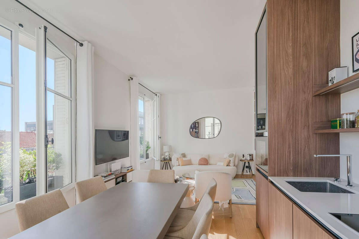 Appartement à NEUILLY-SUR-SEINE