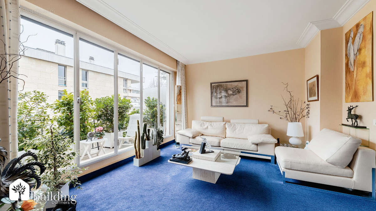 Appartement à NEUILLY-SUR-SEINE