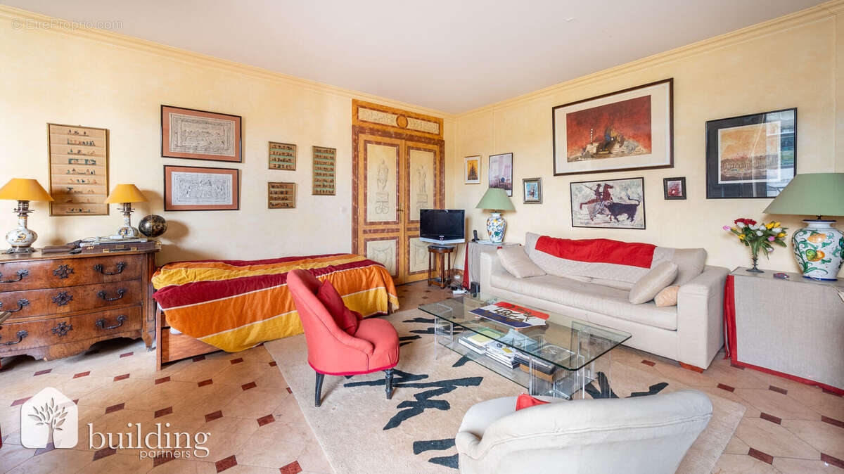 Appartement à NEUILLY-SUR-SEINE