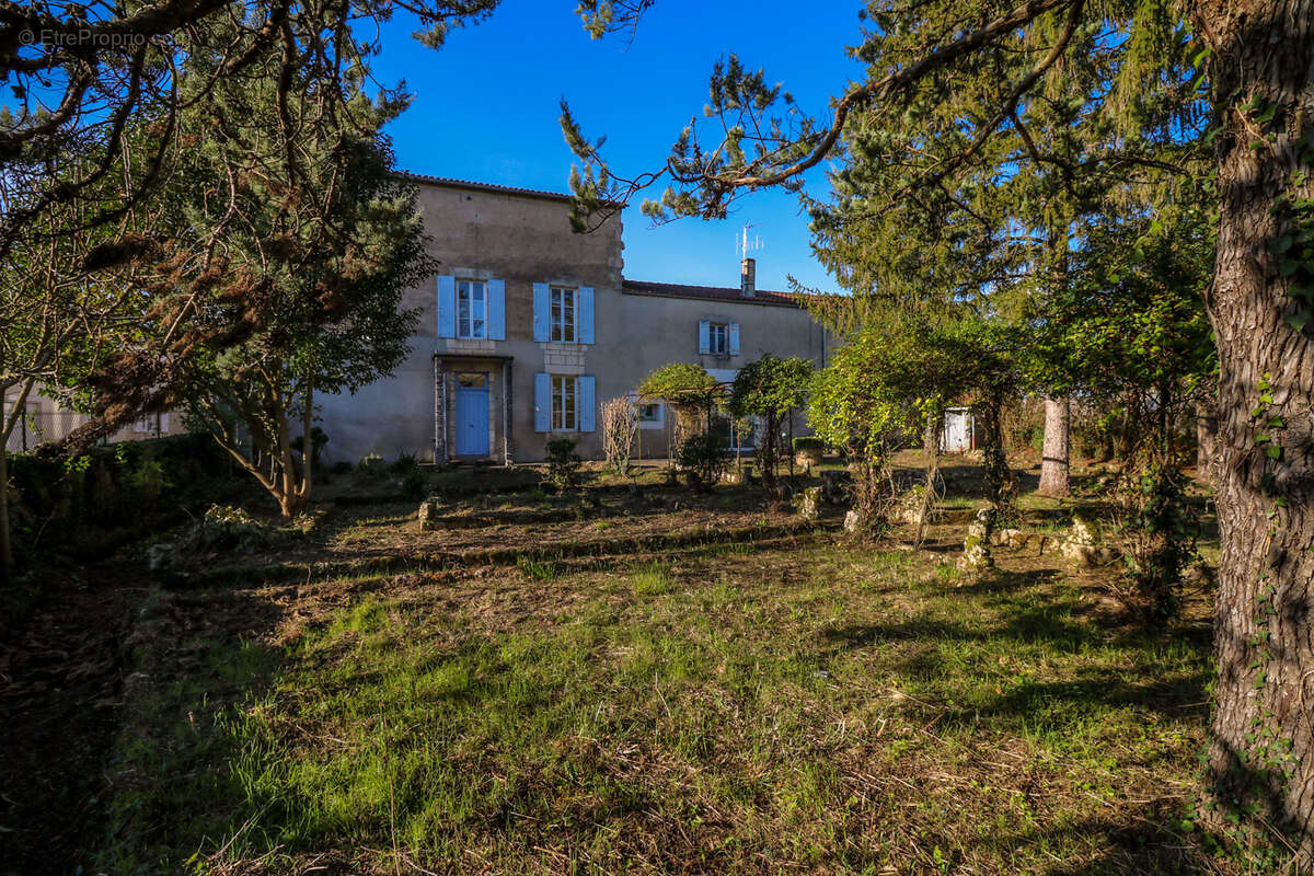 Maison à SAINT-SAVINIEN