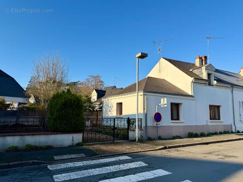 Maison à VILLEVEQUE