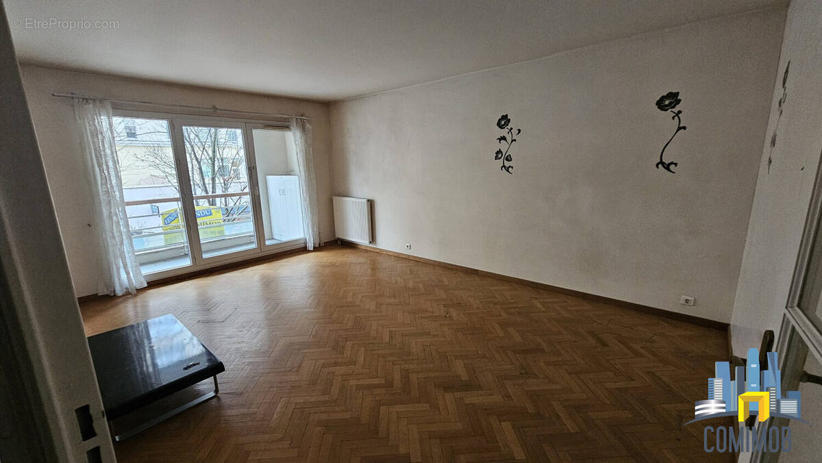 Appartement à COURBEVOIE