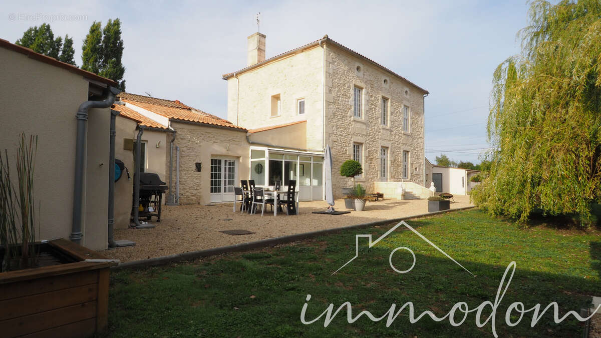 Maison à TONNAY-CHARENTE