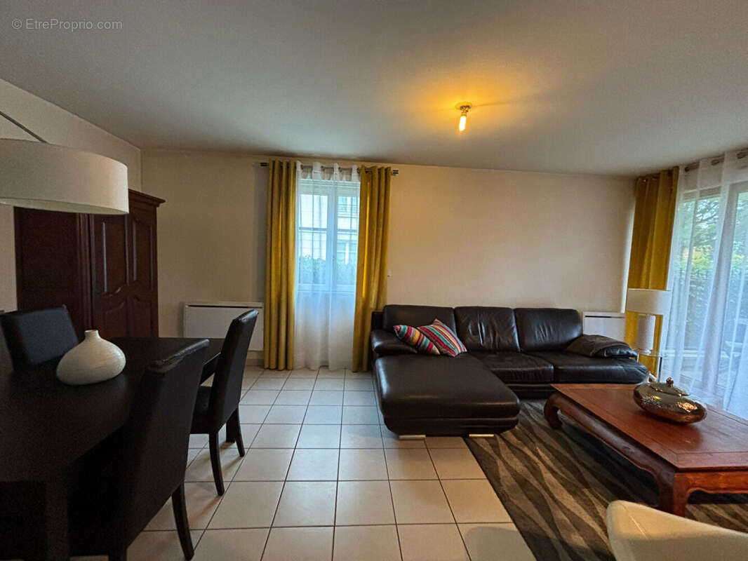 Appartement à SAINT-CYR-SUR-LOIRE