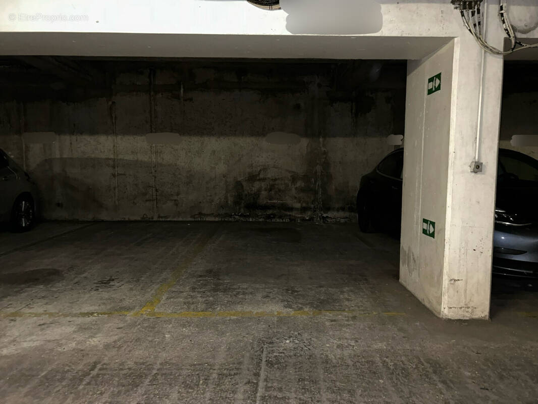 Parking à PARIS-11E