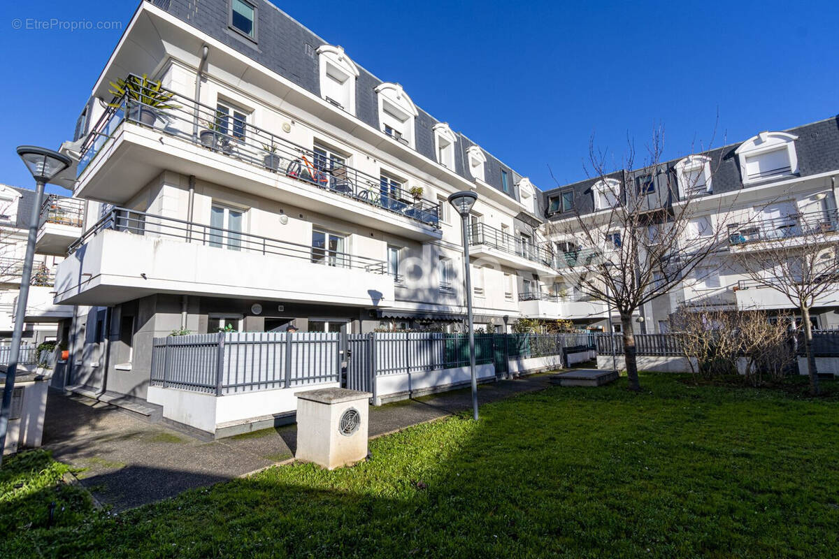 Appartement à SARTROUVILLE