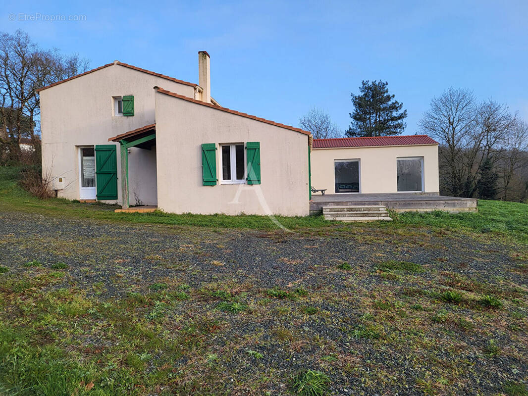 Maison à LE POIRE-SUR-VIE