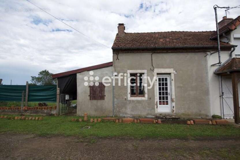 Maison à DOMPIERRE-SUR-BESBRE