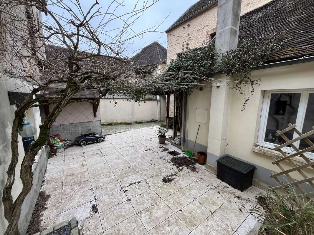 Maison à LIGNY-LE-CHATEL