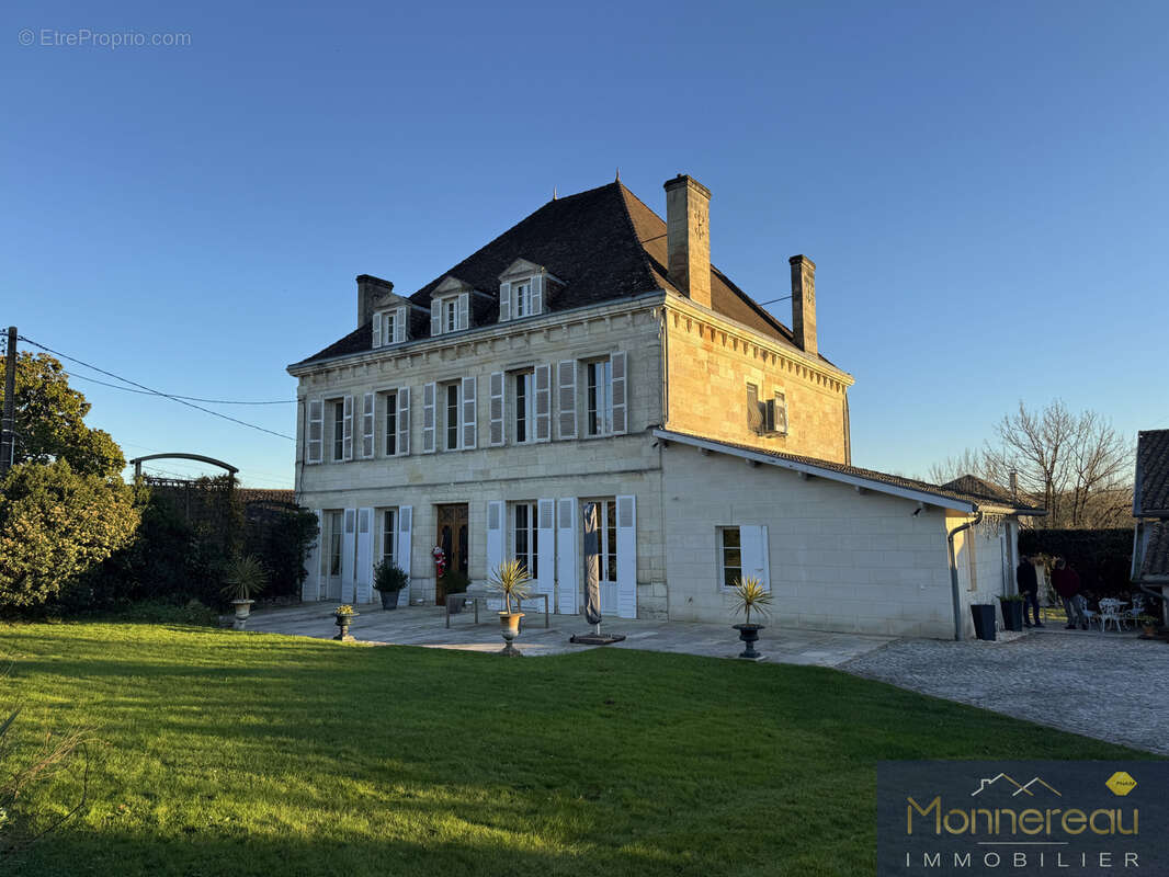 Maison à LA CLOTTE