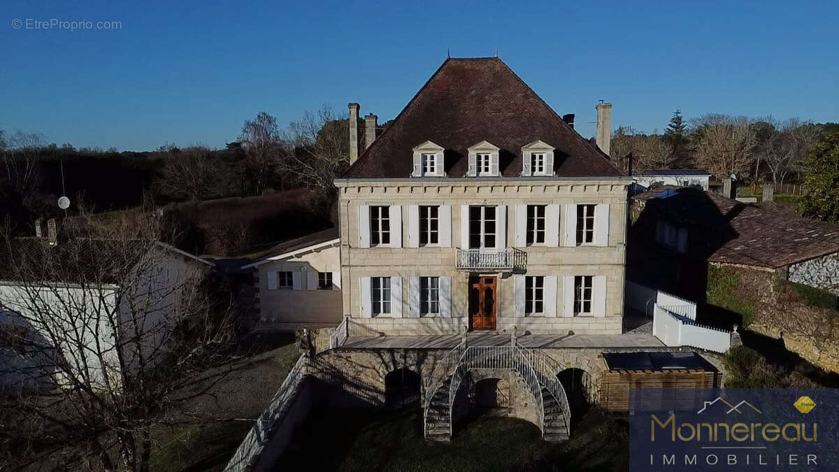 Maison à LA CLOTTE