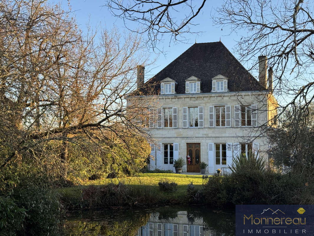 Maison à LA CLOTTE