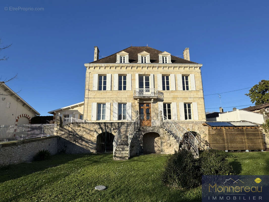 Maison à LA CLOTTE