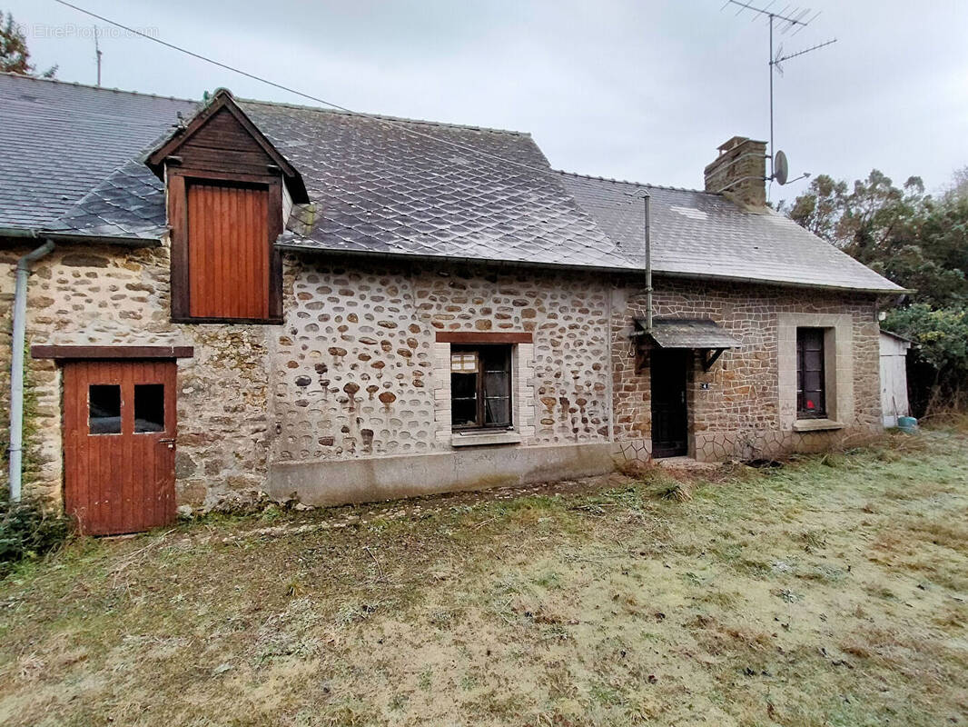 Maison à COURCITE