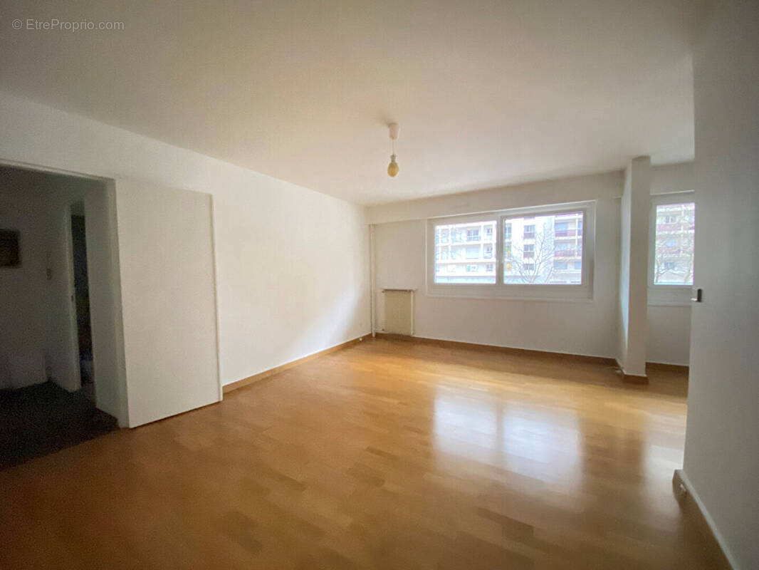 Appartement à PARIS-14E