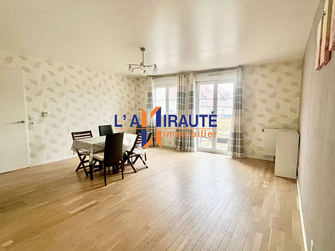 Appartement à HOUILLES