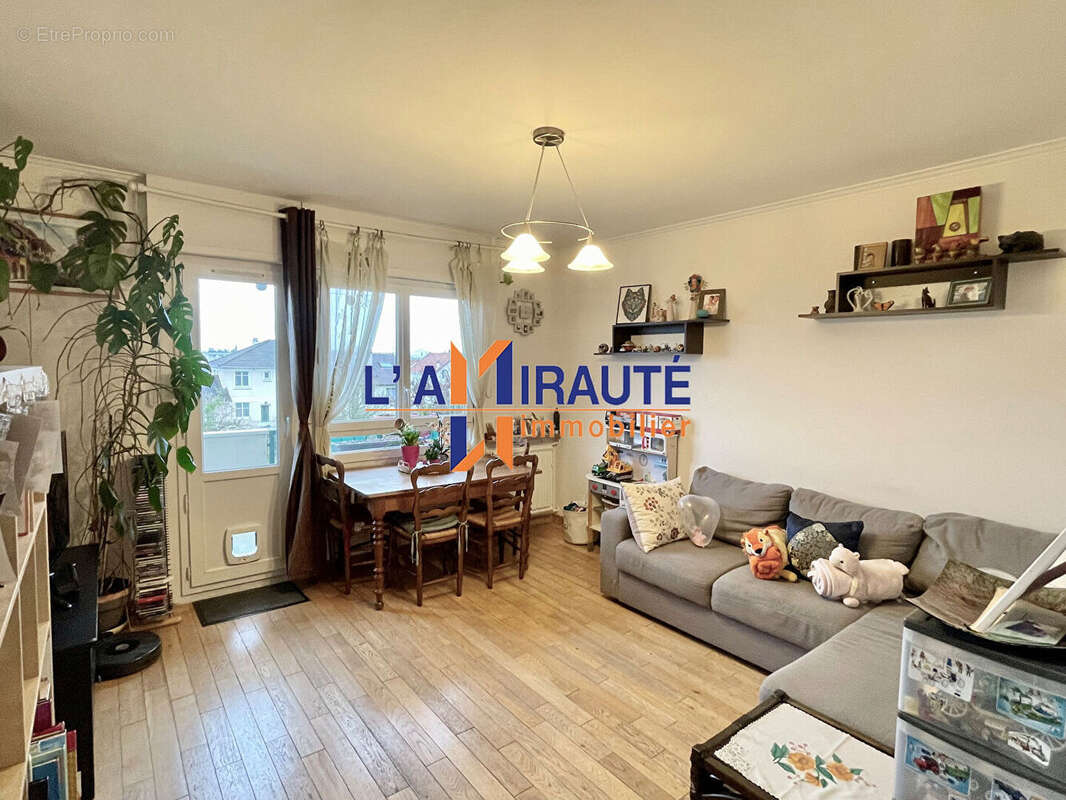 Appartement à HOUILLES